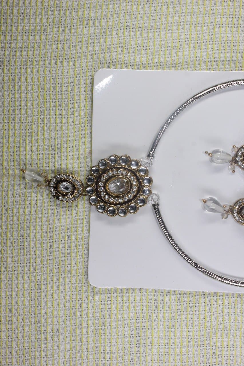 Kundan-Style Pendant Necklace Set with Earrings