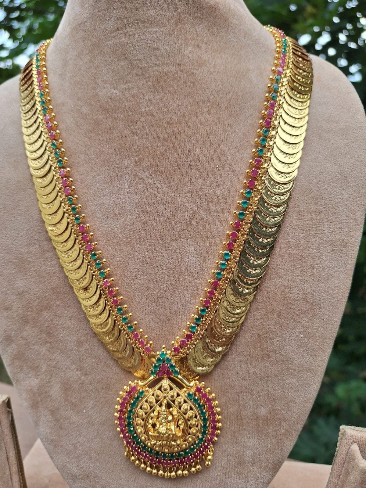 Necklaces & Jewellery Sets